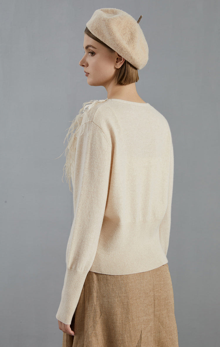 Saf Kaşmir Tüy Detaylı Düğmeli Hırka