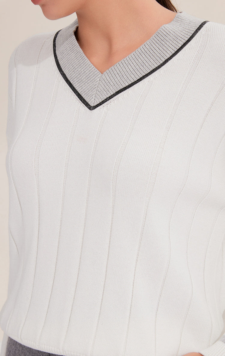 Pamuk V Yaka Kontrast Detaylı Kazak