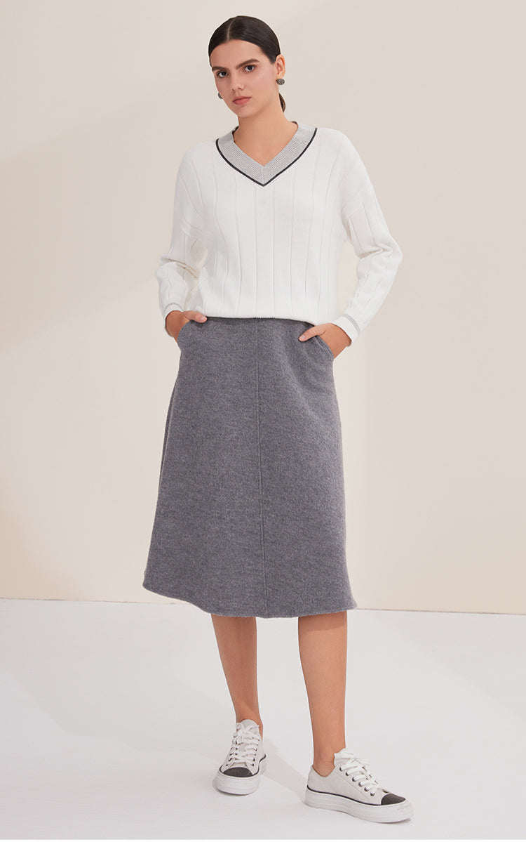 Pamuk V Yaka Kontrast Detaylı Kazak