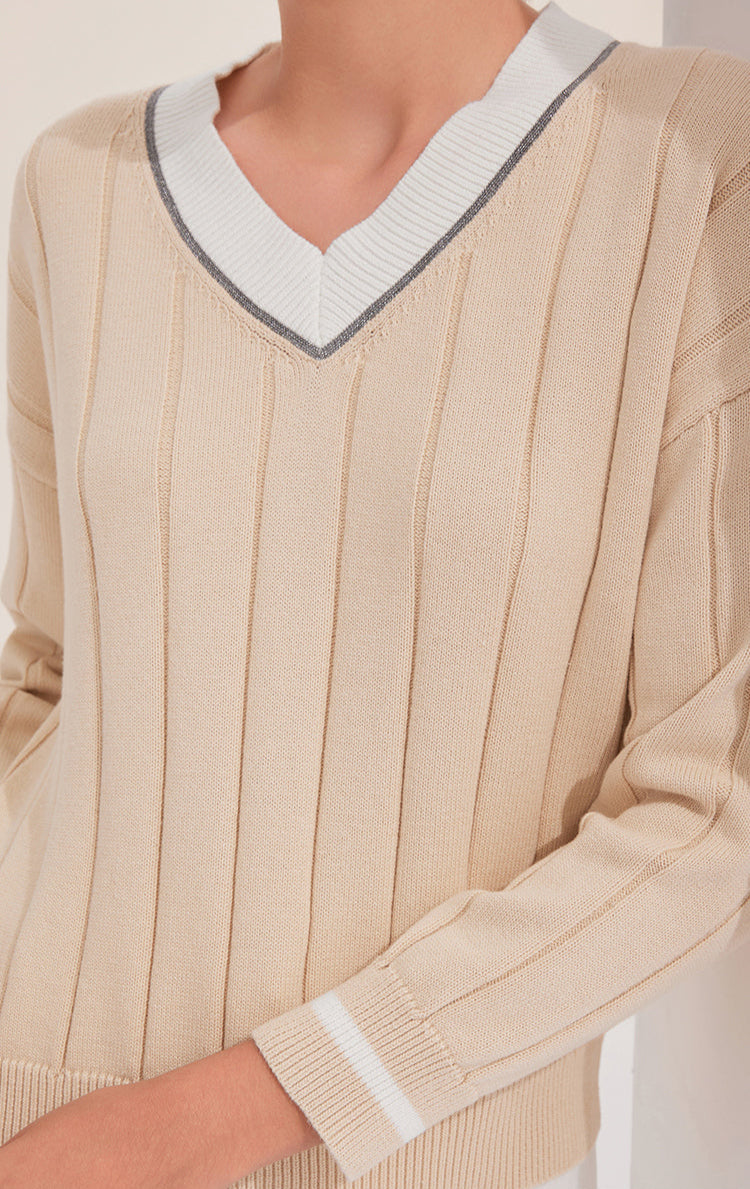 Pamuk V Yaka Kontrast Detaylı Kazak