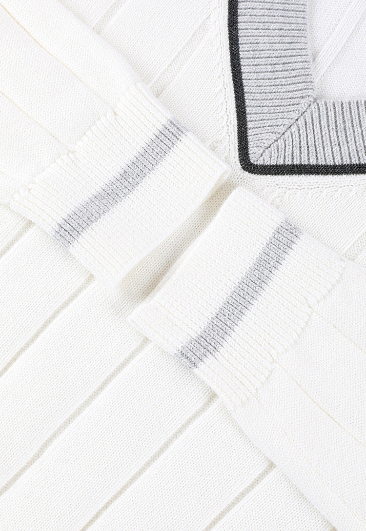 Pamuk V Yaka Kontrast Detaylı Kazak