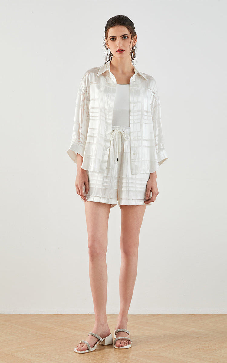 İpek Dokulu Bağcıklı Şort