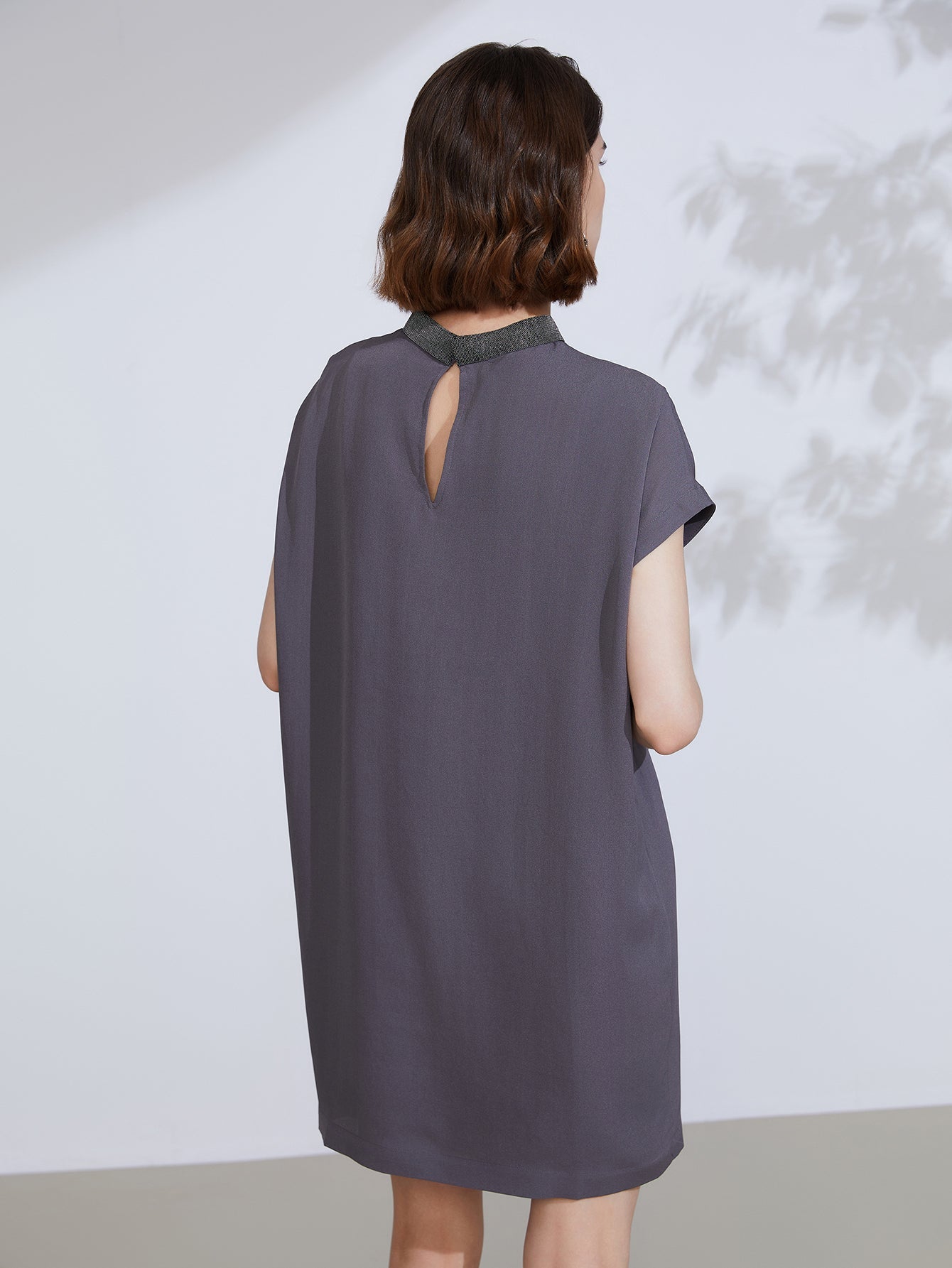 İpek Şeritli Yaka Detaylı Tunik