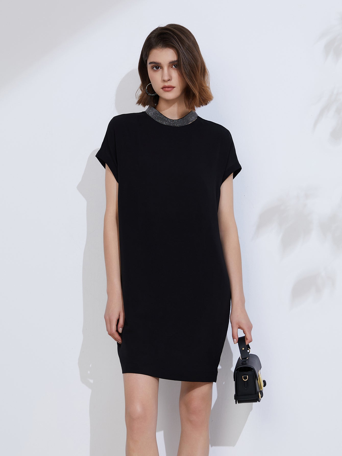 İpek Şeritli Yaka Detaylı Tunik