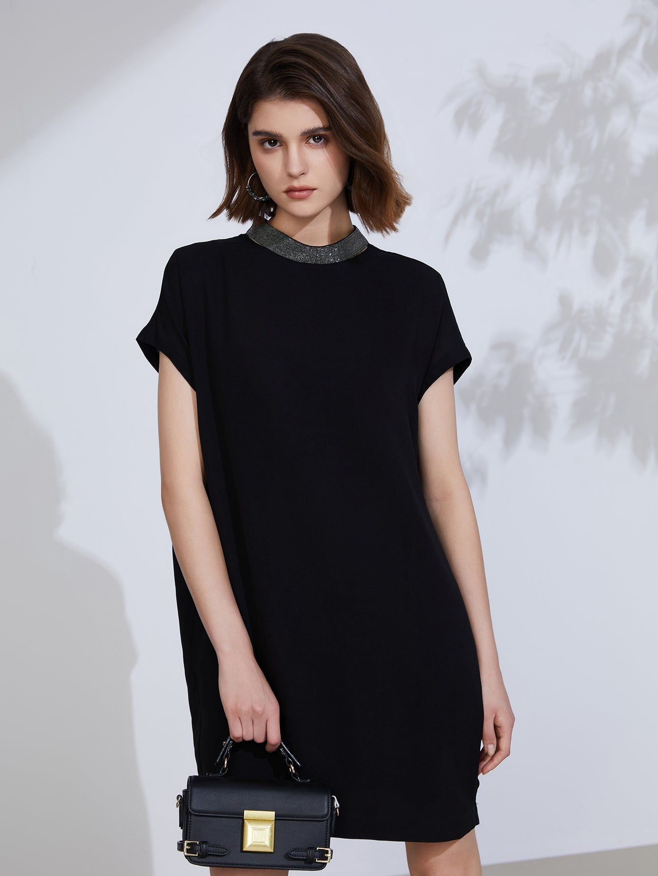 İpek Şeritli Yaka Detaylı Tunik