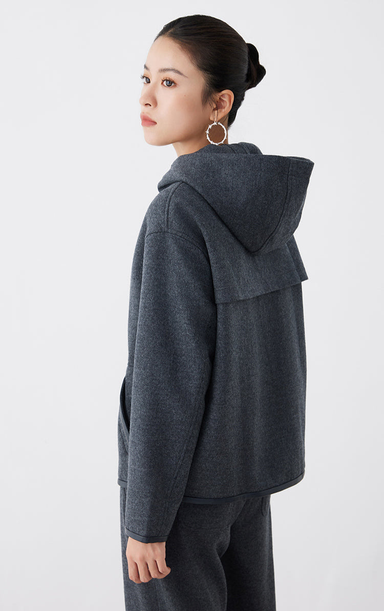 Merino Yünü Kapüşonlu Ceket Deri Detay