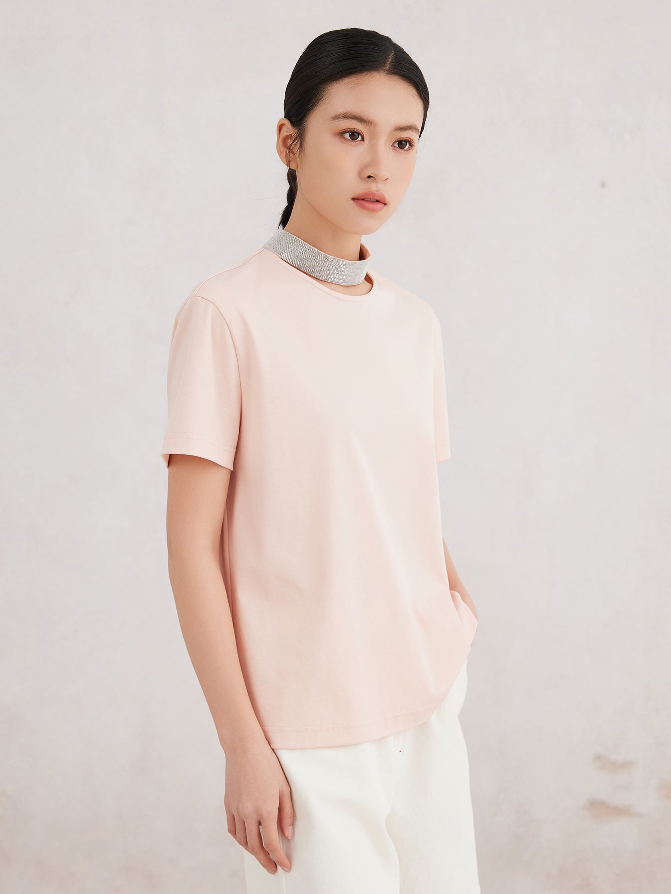 Pamuk Yaka Detaylı Tişört