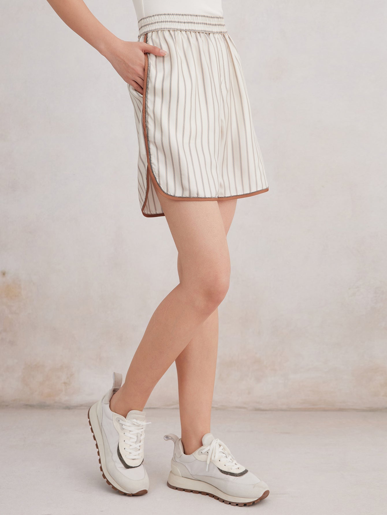 İpek Çizgili Esnek Bel Şort